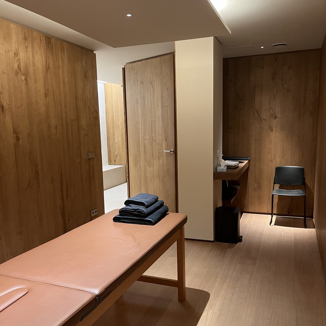 Sala 1: el rincón de trabajo, junto a la puerta